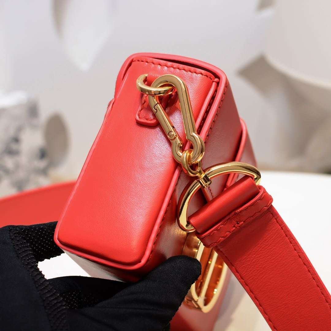 30-montaigne-flap-bag-1 Crossbody