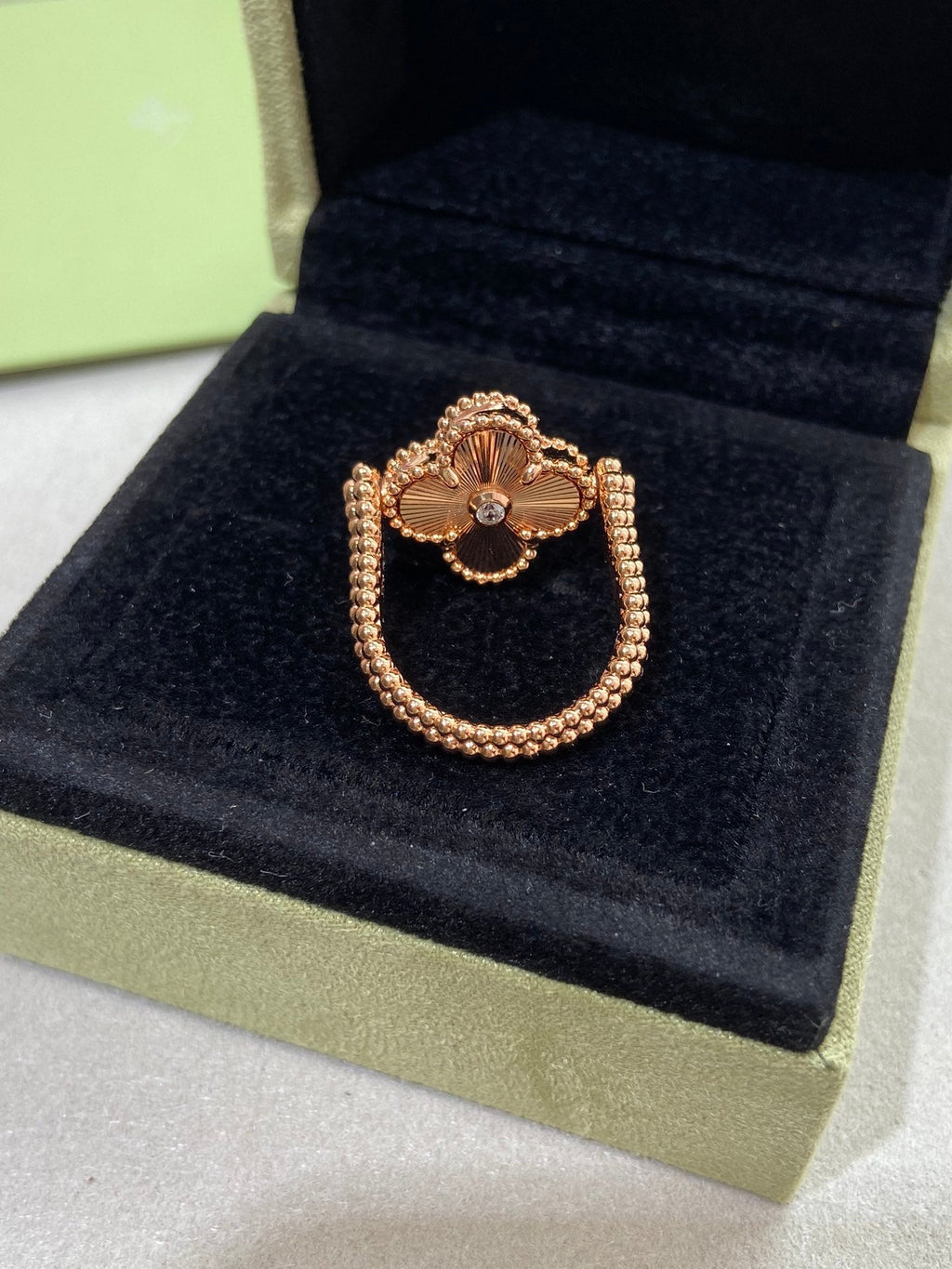 VCA CLOVER RIVERSIBLE PINK GOLD RING