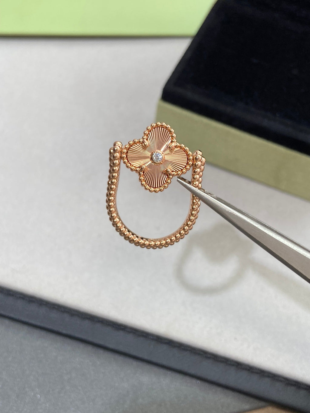 VCA CLOVER RIVERSIBLE ROSE GOLD RING