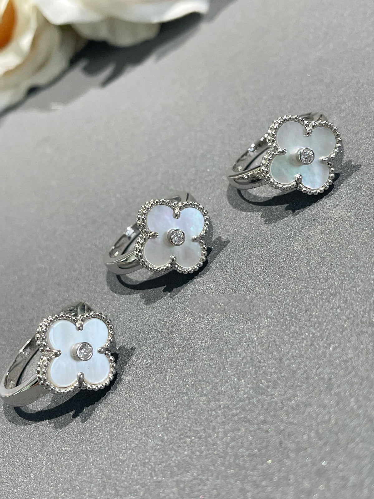 VCA CLOVER SILVER MOP DIAMOND RING