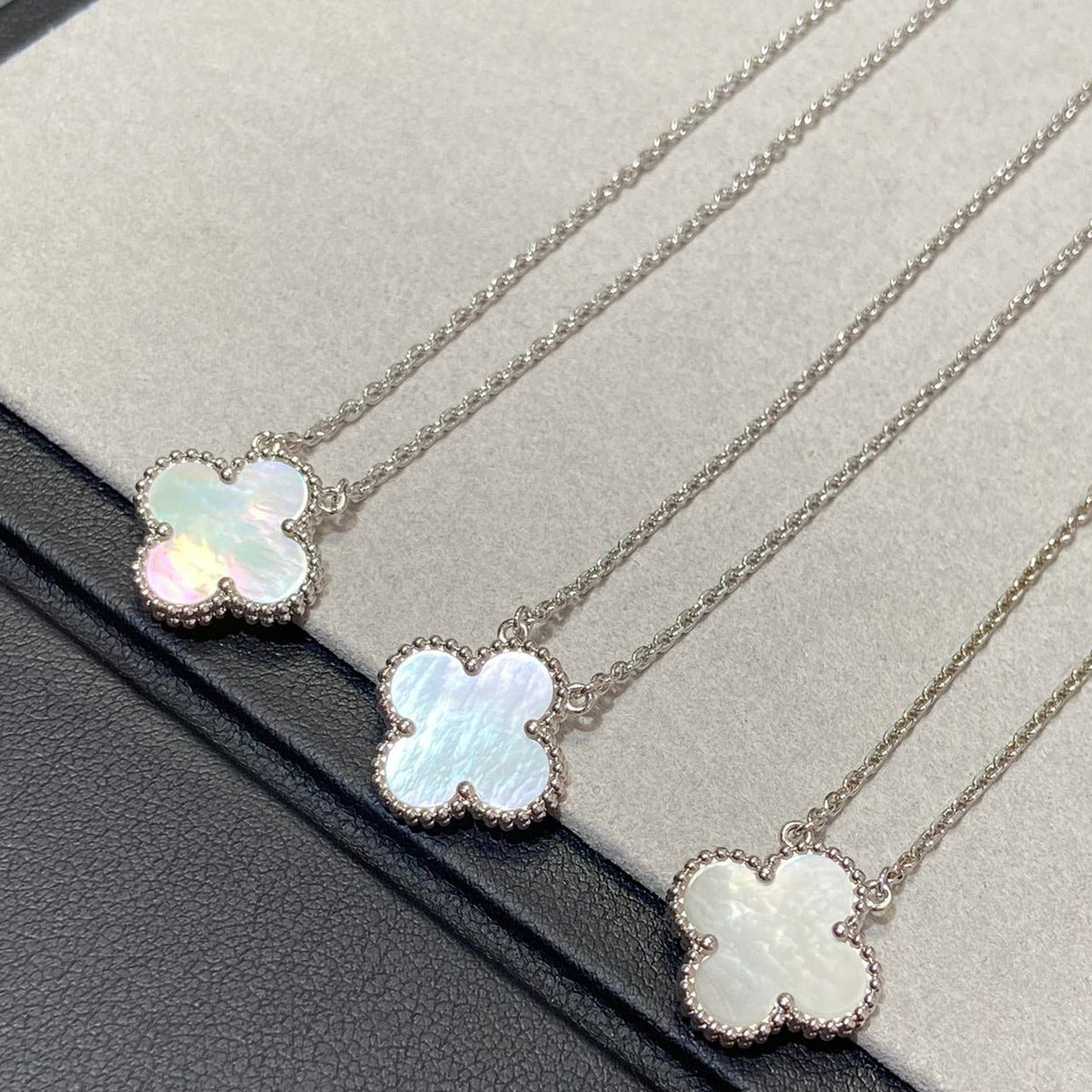 VCA CLOVER MEDIUM SILVER WHITE MOP NECKLACE