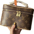 nice-monogram-nano-brown Handle