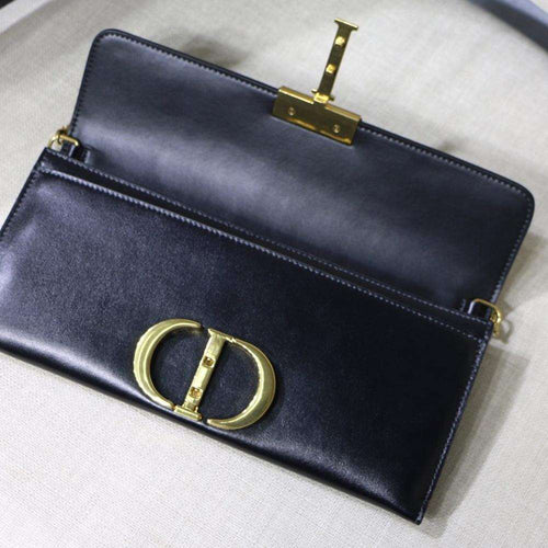 30-montaigne-pouch-9 Handle