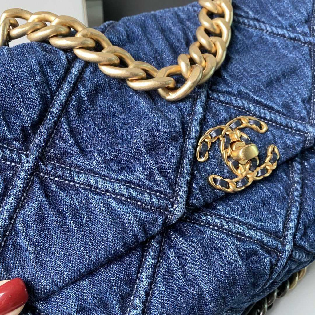 chanel-19-maxi-flap-bag-2 Crossbody