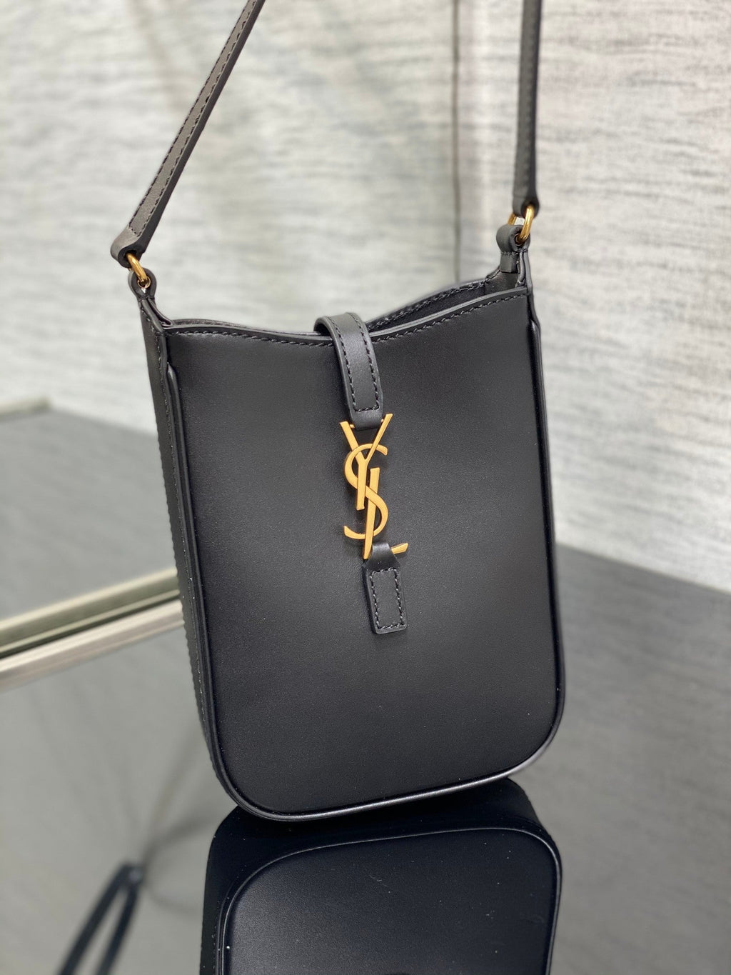 ysl-le-5-a-7-mini-black-bag-13x20x4cm Crossbody