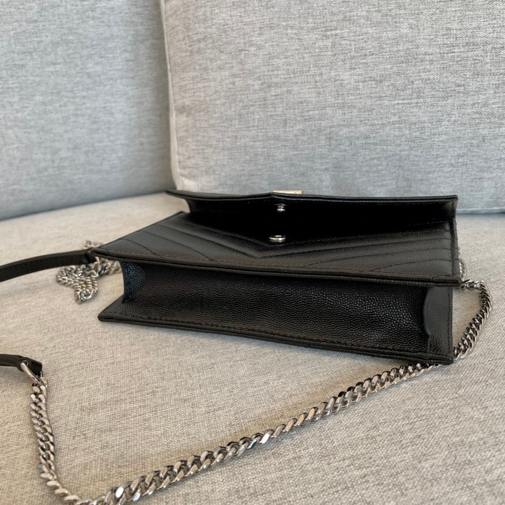 ysl-cassandre-envelope-chain-wallet-black-grain-leather-19x11-5x4-cm Crossbody