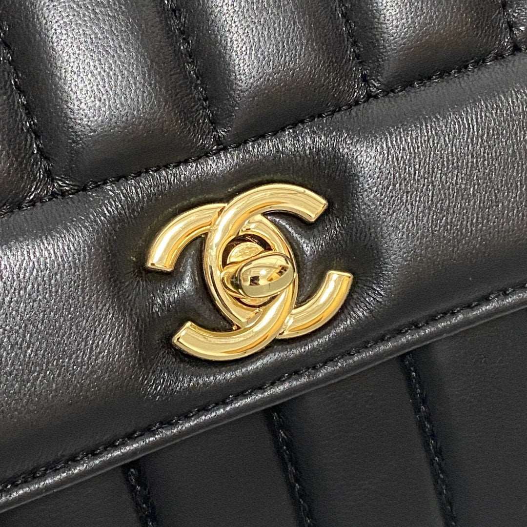 chanel-flap-bag-1 Crossbody