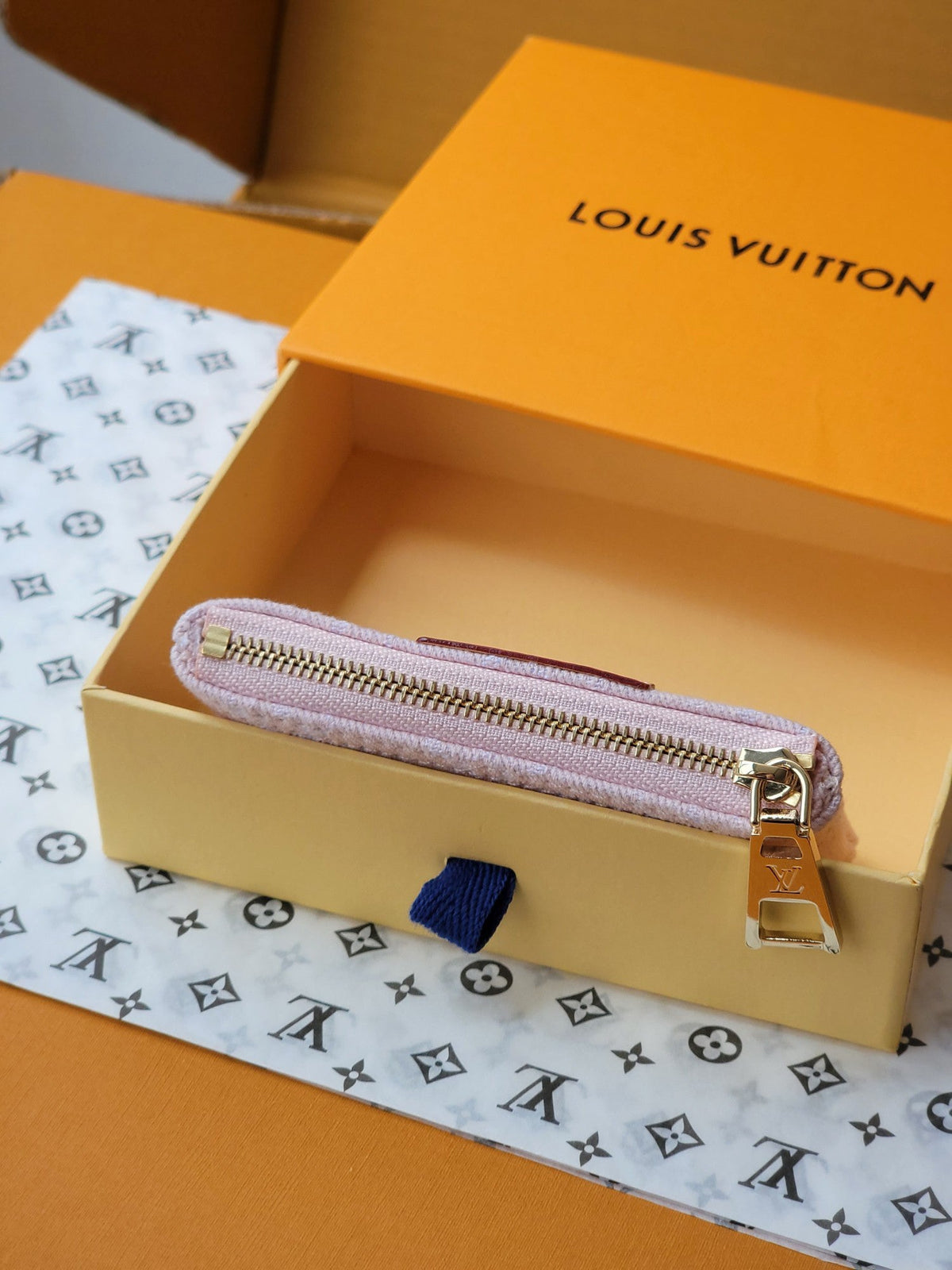 lv-denim-key-pouch-pink ohter