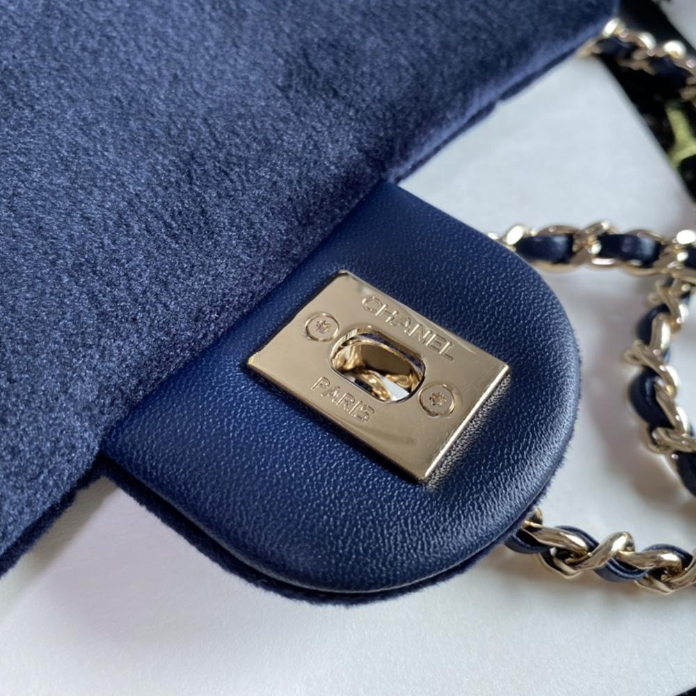 chanel-flap-bag-16 Crossbody