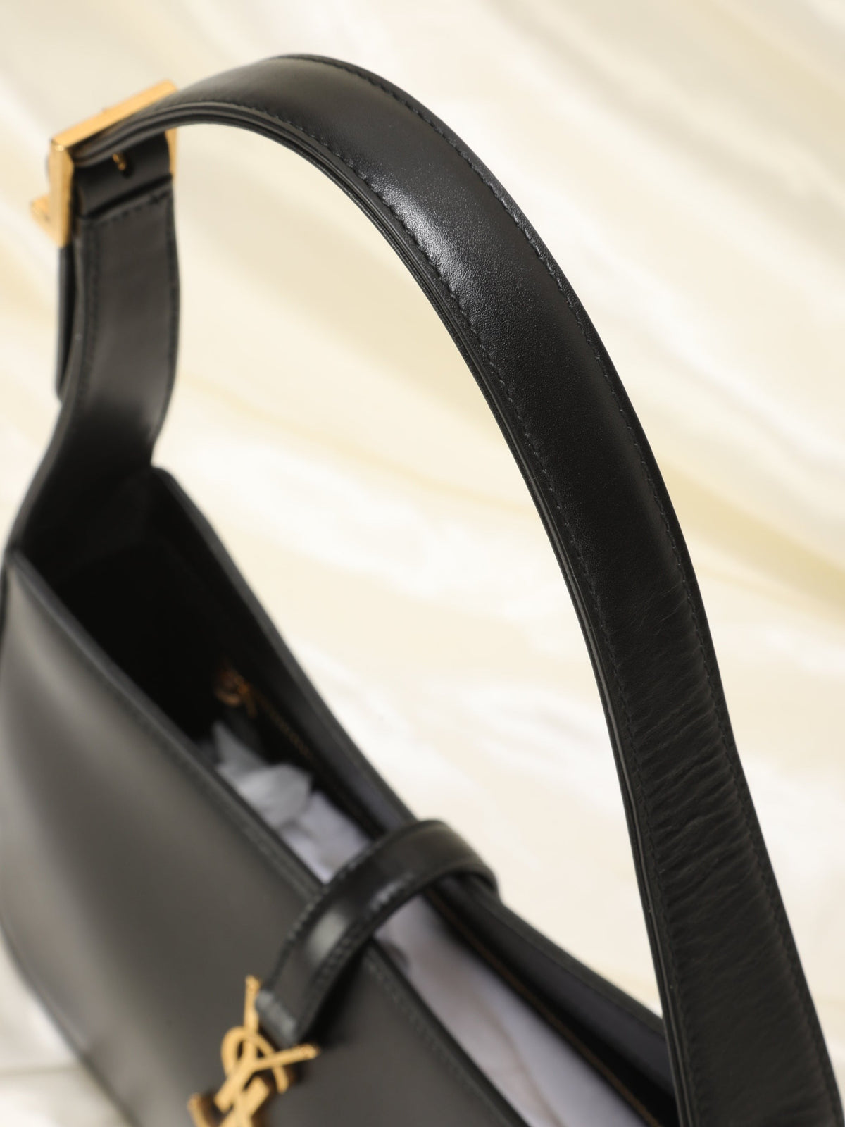 saint-laurent-le-5-a-7-hobo-bag-in-patent-leather-black-women Shoulder