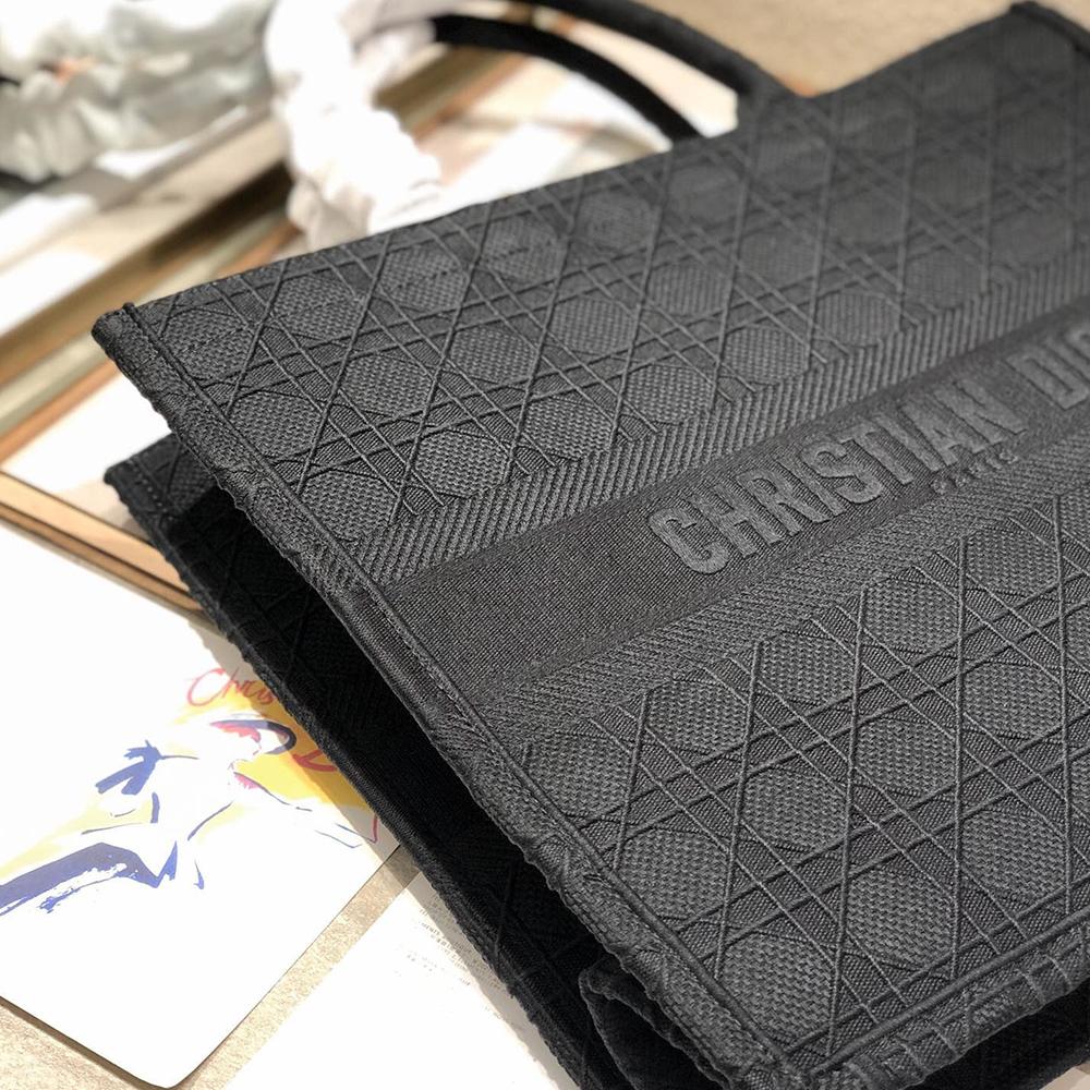 dior-book-tote-15 Tote