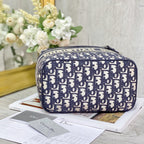 diortravel-vanity-case Handle