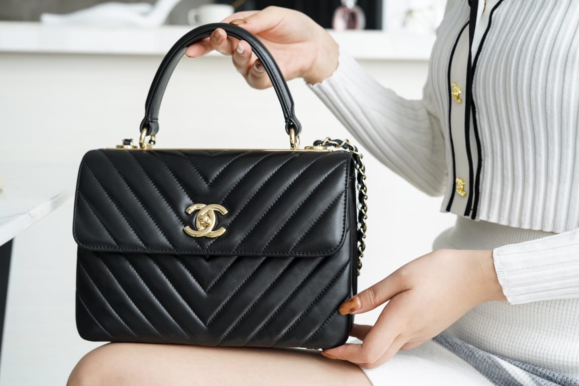 chanel-trendy-cc25-pre-owned-medium-chevron-trendy-handbag-25cm Handle