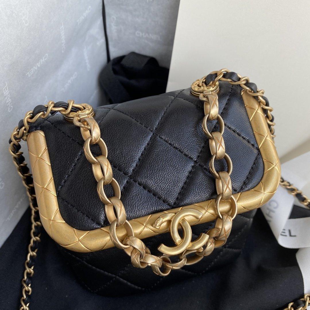 small-kiss-lock-bag Crossbody
