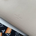 louis-vuitton-lockme-day-bag Handle