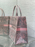 dior-book-tote-large-gray-and-pink-toile-de-jouy-reverse-beverly-hills-embroidery-42-x-35-x-18-5-cm Tote