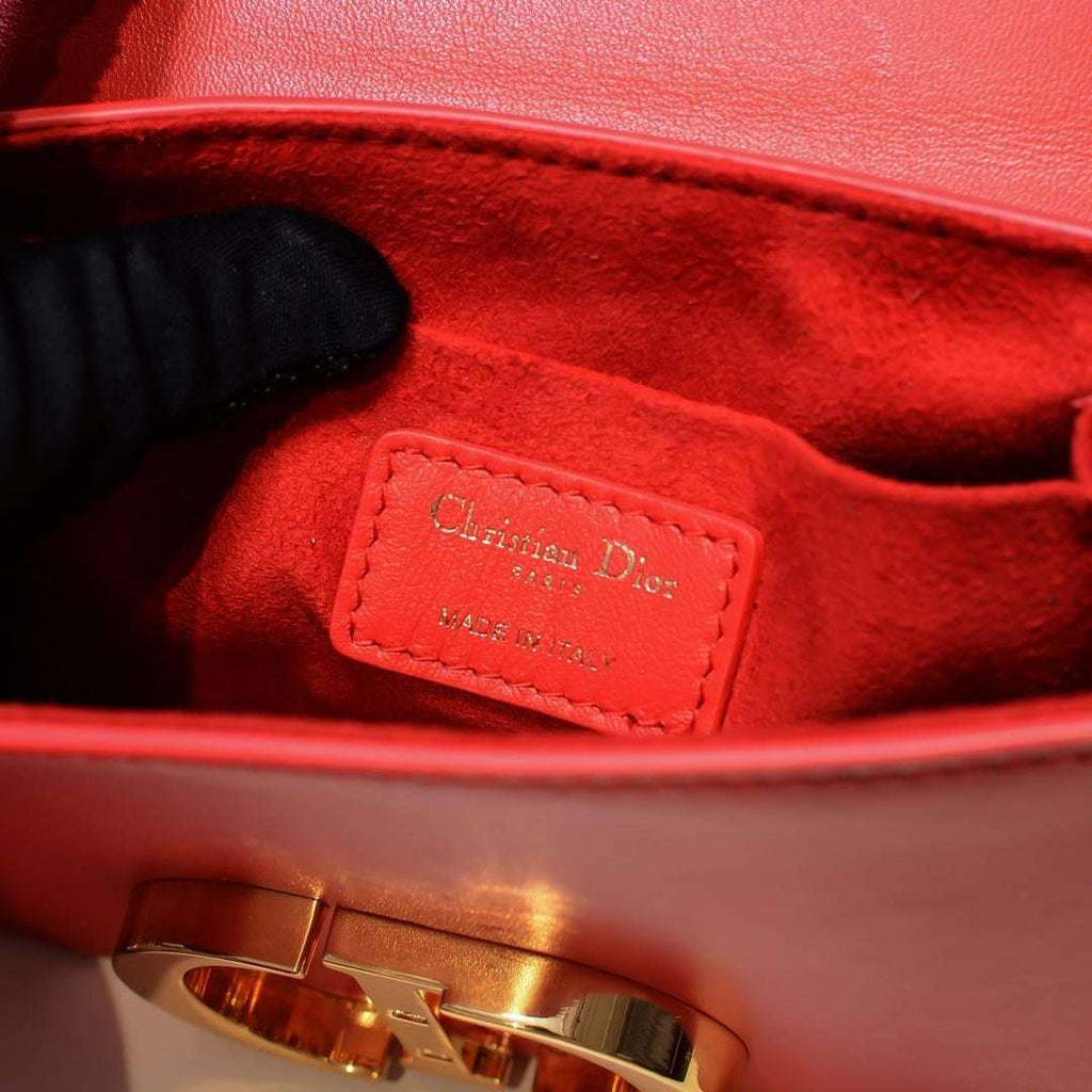 30-montaigne-flap-bag-1 Crossbody