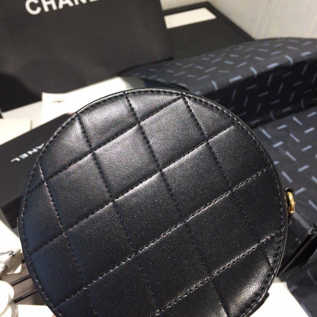 clutch-with-chain Handle