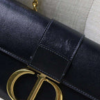 30-montaigne-pouch-9 Handle