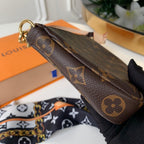 louis-vuitton-pochette-accessoires Shoulder