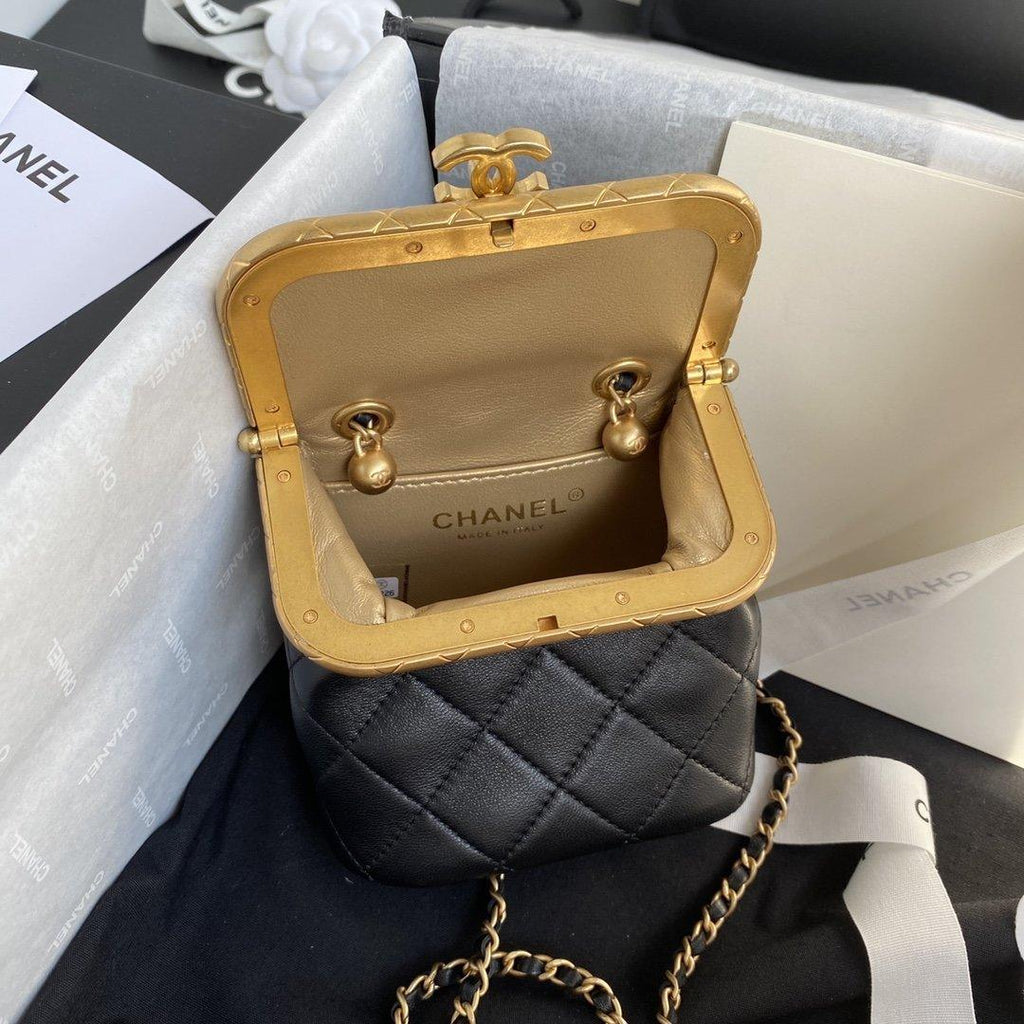 small-kiss-lock-bag Crossbody