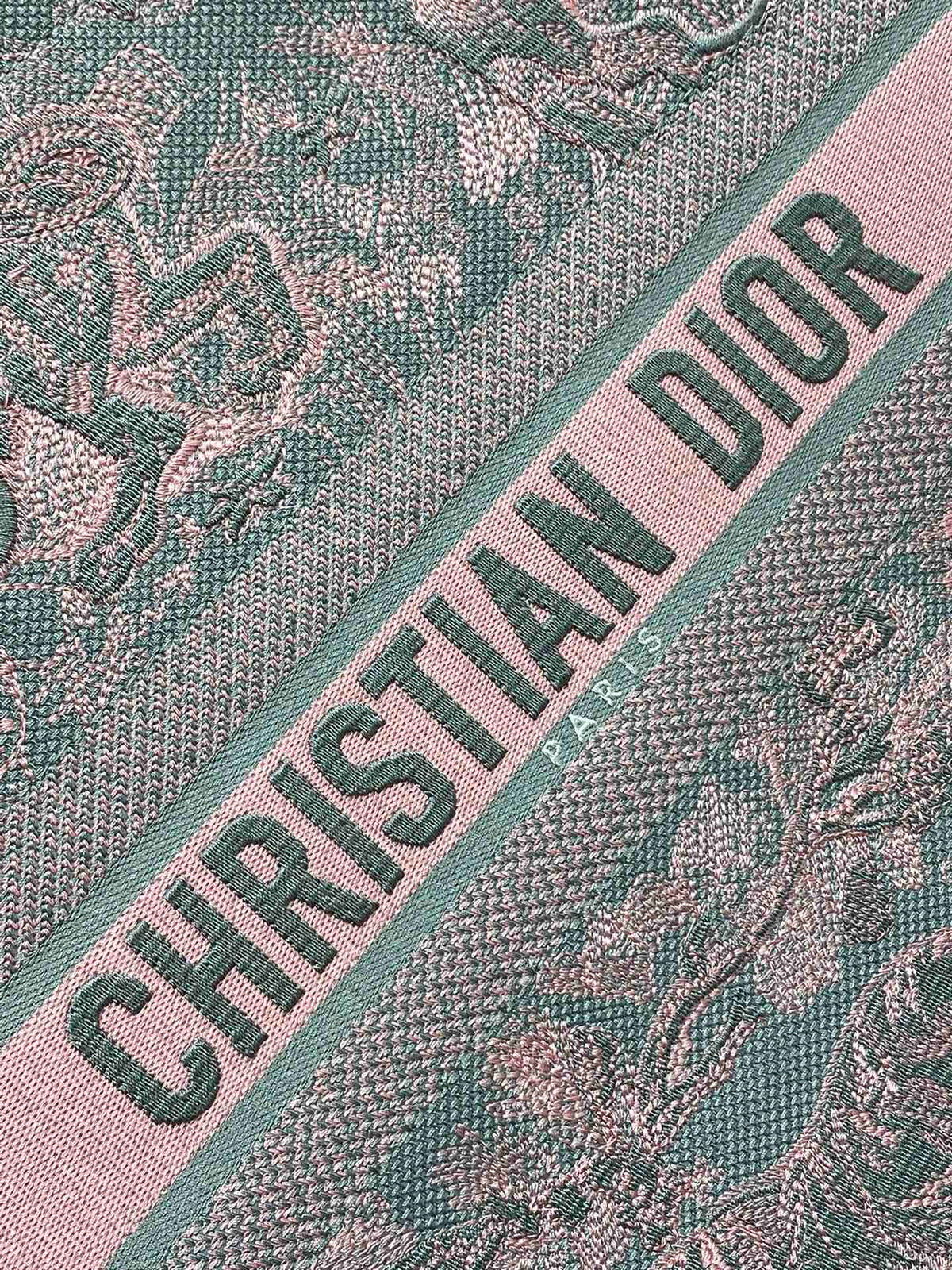 dior-book-tote-large-gray-and-pink-toile-de-jouy-reverse-beverly-hills-embroidery-42-x-35-x-18-5-cm Tote