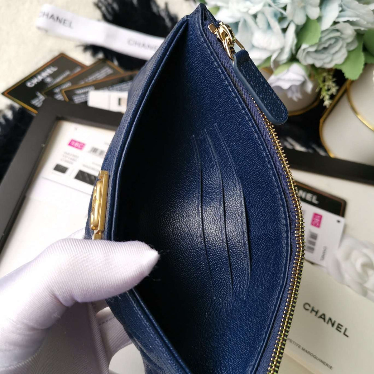copy-chanel-caviar-quilted-classic-zip-boy-pouch Handle