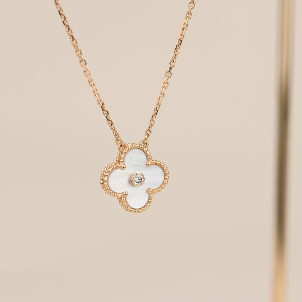 VCA CLOVER 15MM DIAMOND WHITE FRITILLARIA NECKLACE