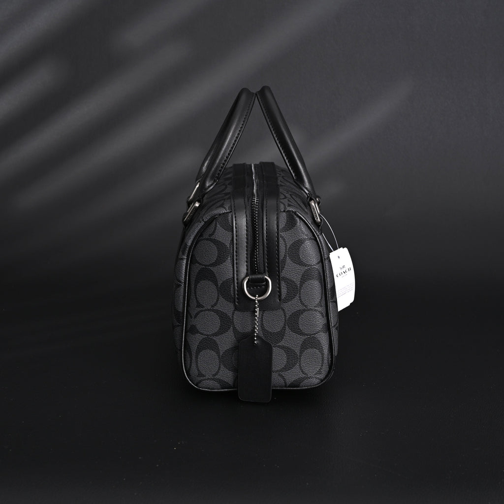coach-signature-duffel-bag-black-monogram-canvas-with-leather-trim Handle