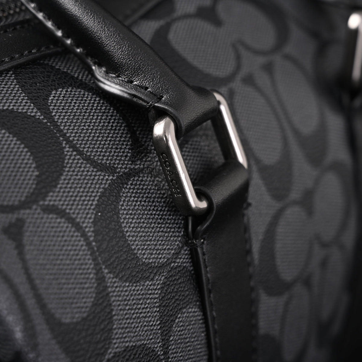 coach-signature-duffel-bag-black-monogram-canvas-with-leather-trim Handle