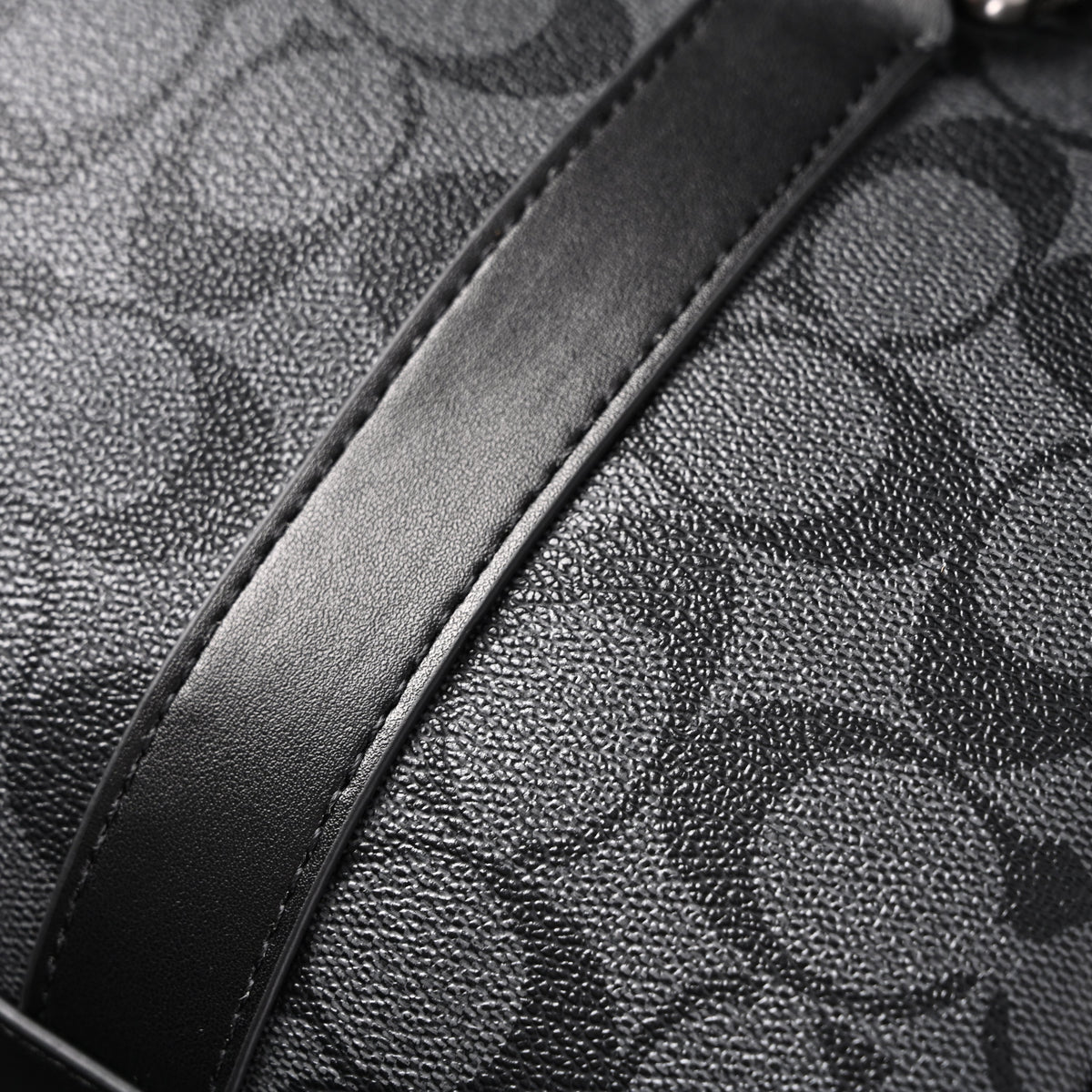 coach-signature-duffel-bag-black-monogram-canvas-with-leather-trim Handle