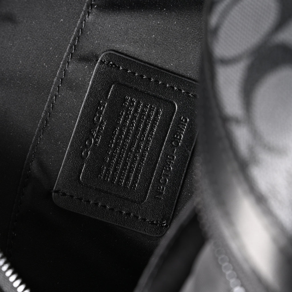 coach-signature-duffel-bag-black-monogram-canvas-with-leather-trim Handle