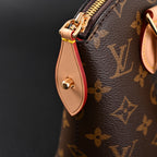 louis-vuitton-speedy-30-handbag-monogram-canvas-with-leather-trim Handle