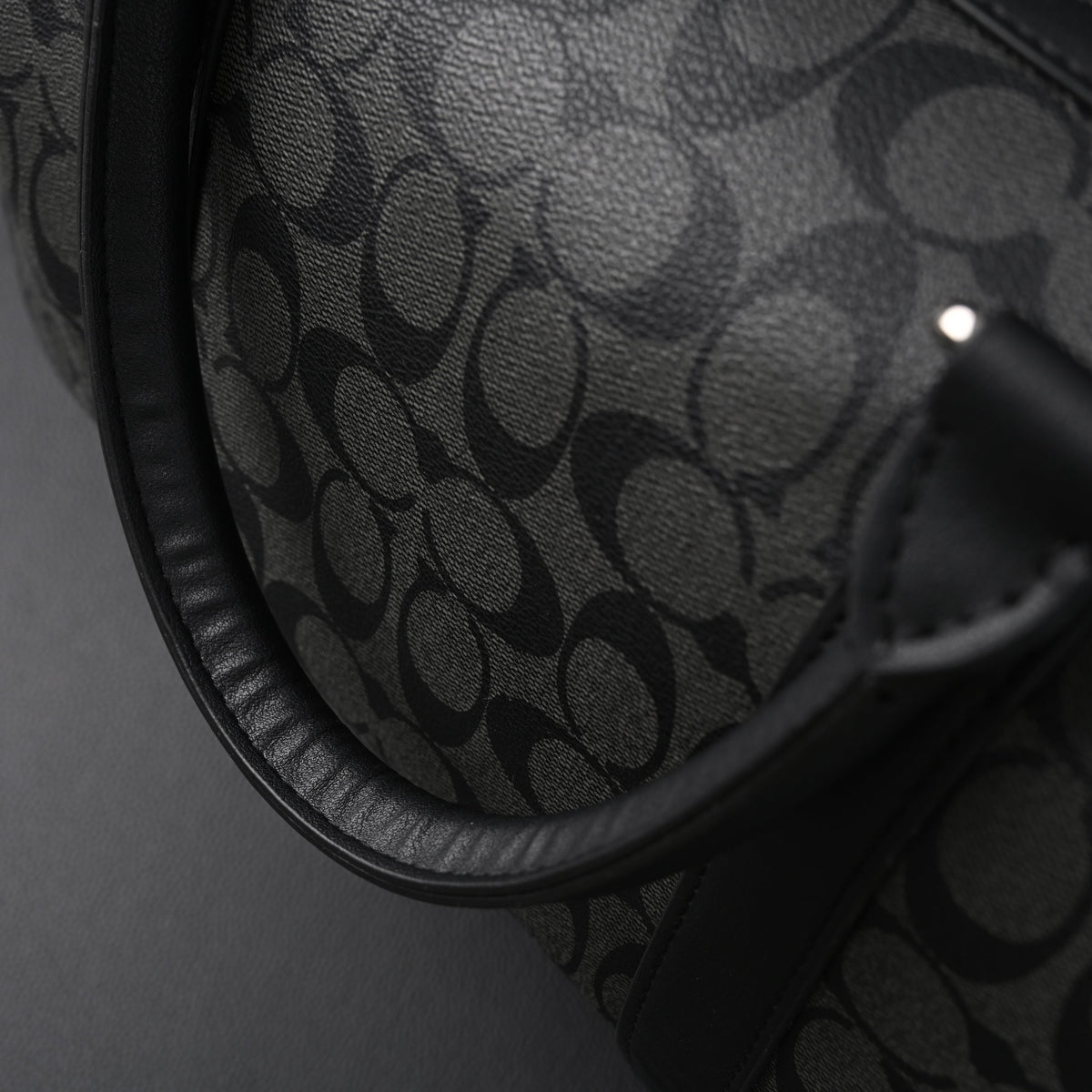 coach-metropolitan-duffel-bag-in-signature-black-canvas Handle