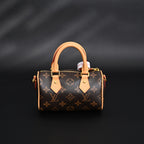 louis-vuitton-speedy-25-monogram-canvas-handbag Handle