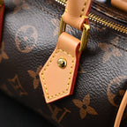 louis-vuitton-speedy-25-monogram-canvas-handbag Handle