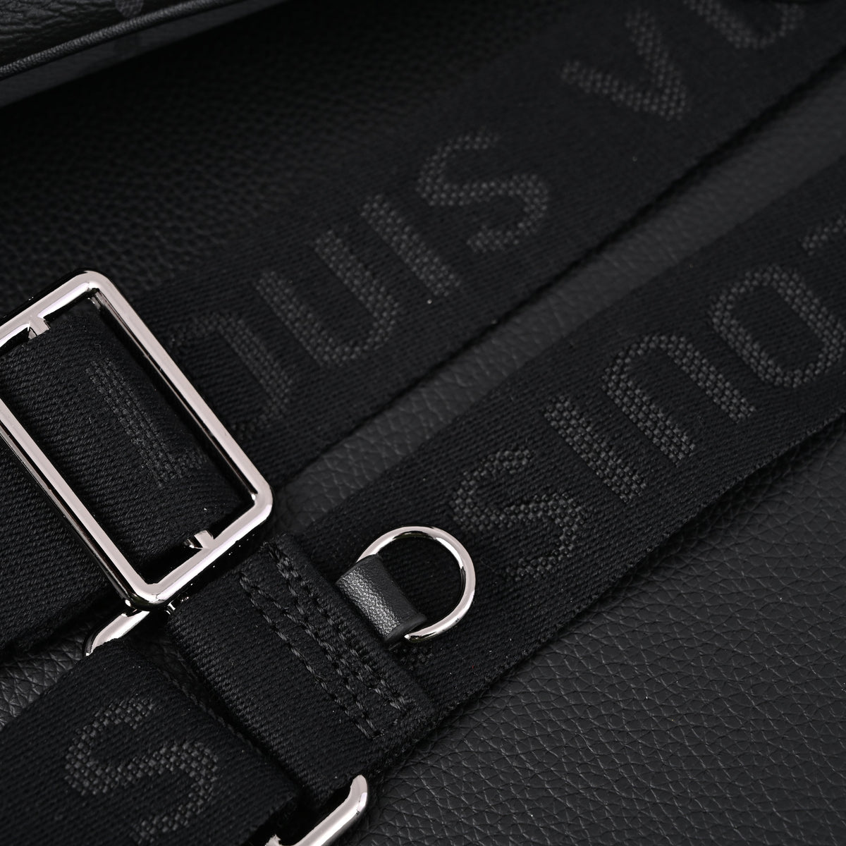 louis-vuitton-discovery-pochette-mm-monogram-eclipse Handle