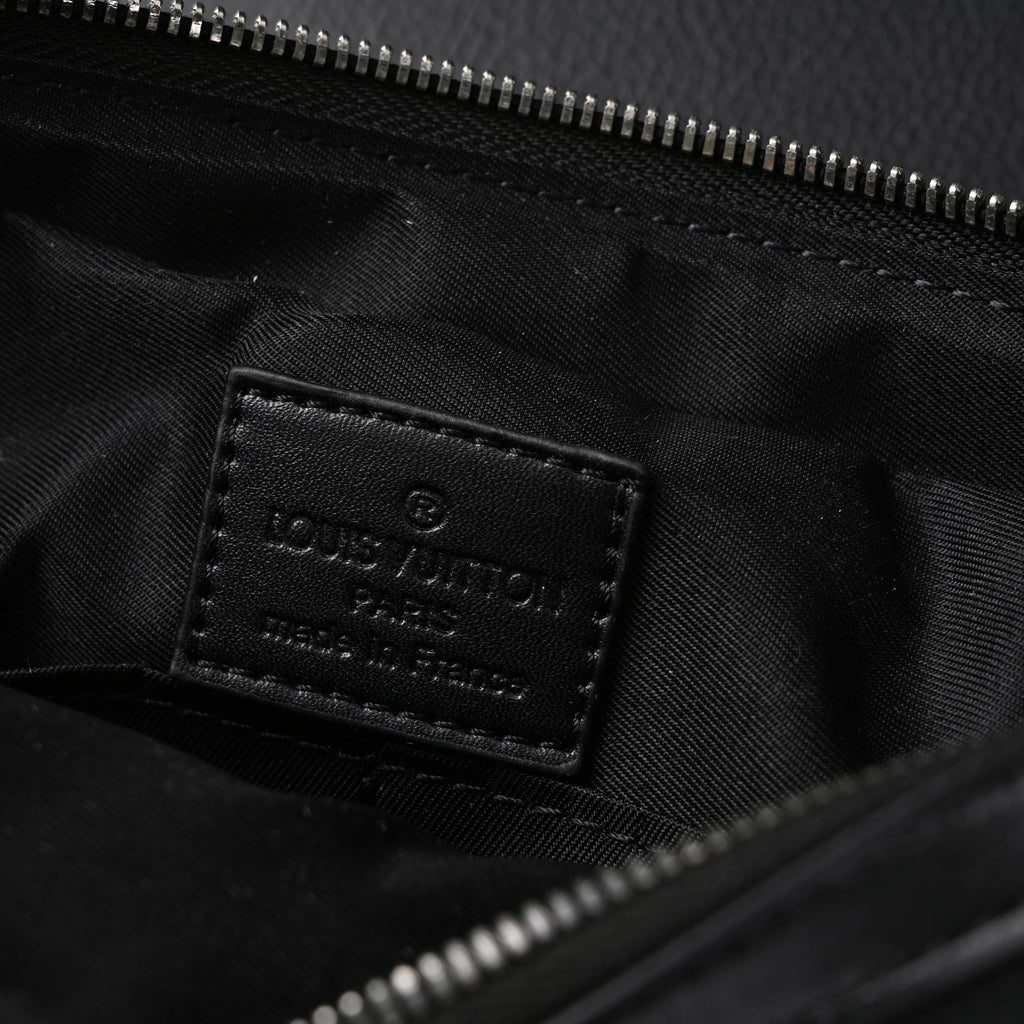 louis-vuitton-discovery-pochette-mm-monogram-eclipse Handle