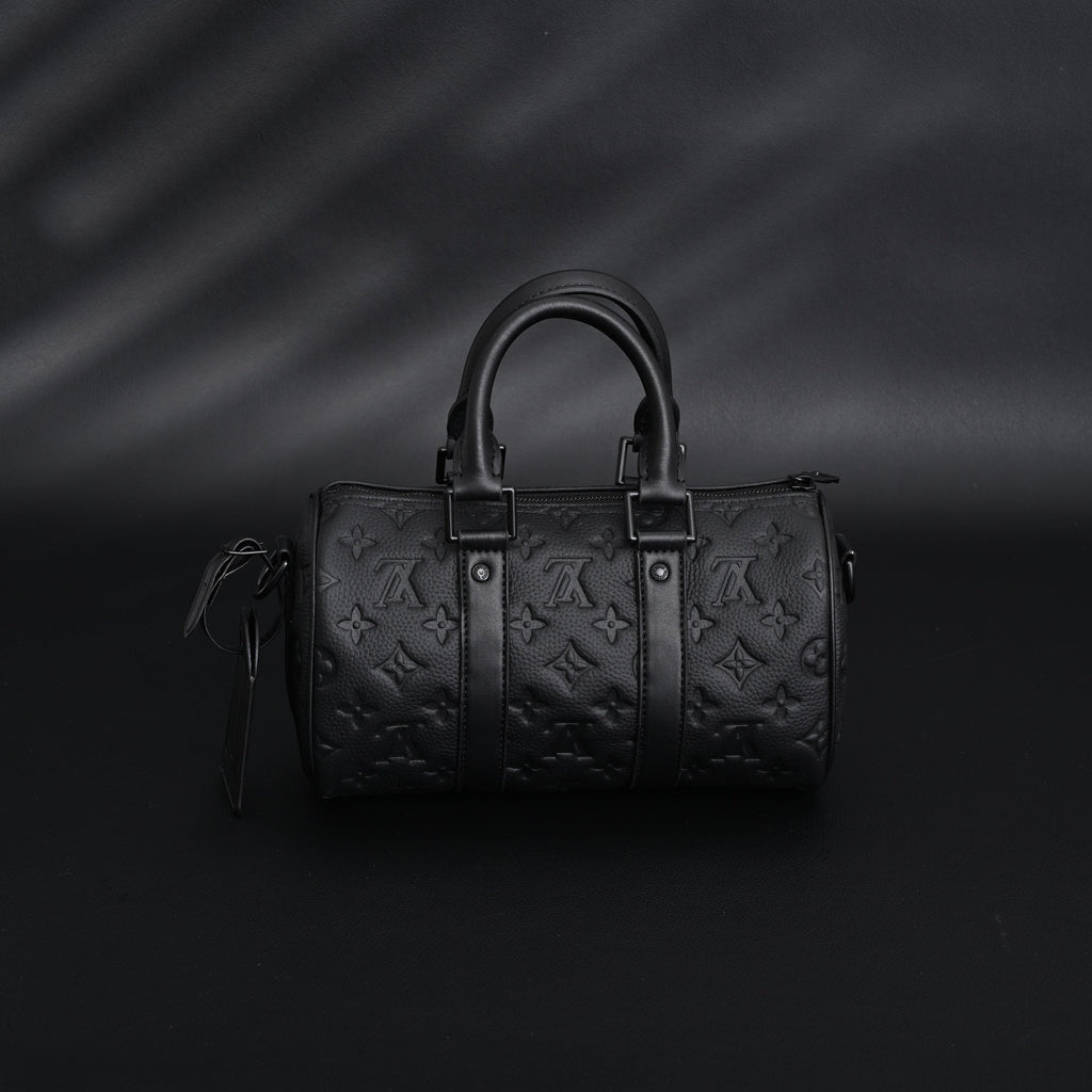 louis-vuitton-keepall-bandouliere-50-monogram-shadow-black-leather Handle