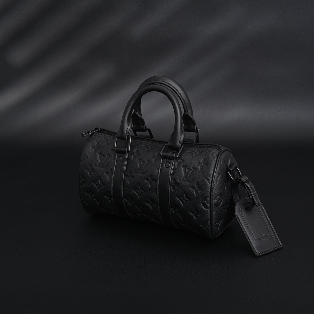louis-vuitton-keepall-bandouliere-50-monogram-shadow-black-leather Handle