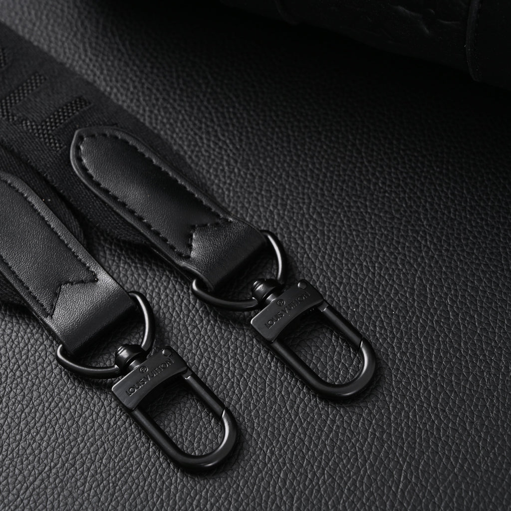 louis-vuitton-keepall-bandouliere-50-monogram-shadow-black-leather Handle