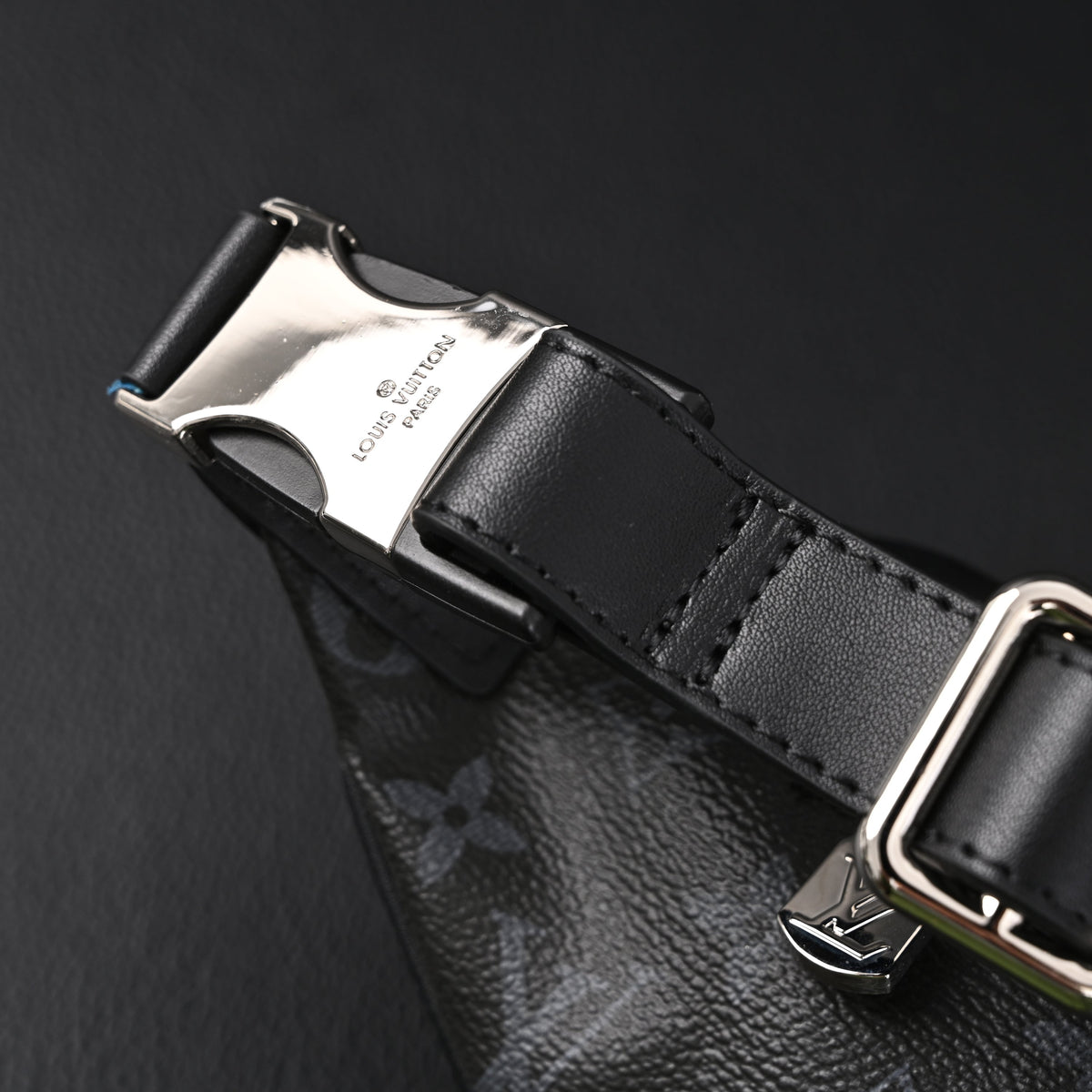 louis-vuitton-discovery-bumbag-monogram-eclipse Crossbody