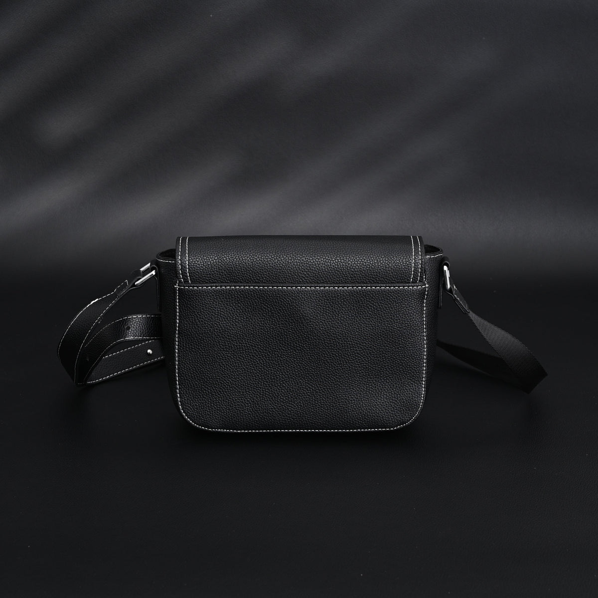 dior-saddle-crossbody-bag-black-grained-calfskin-with-silver-tone-hardware Crossbody