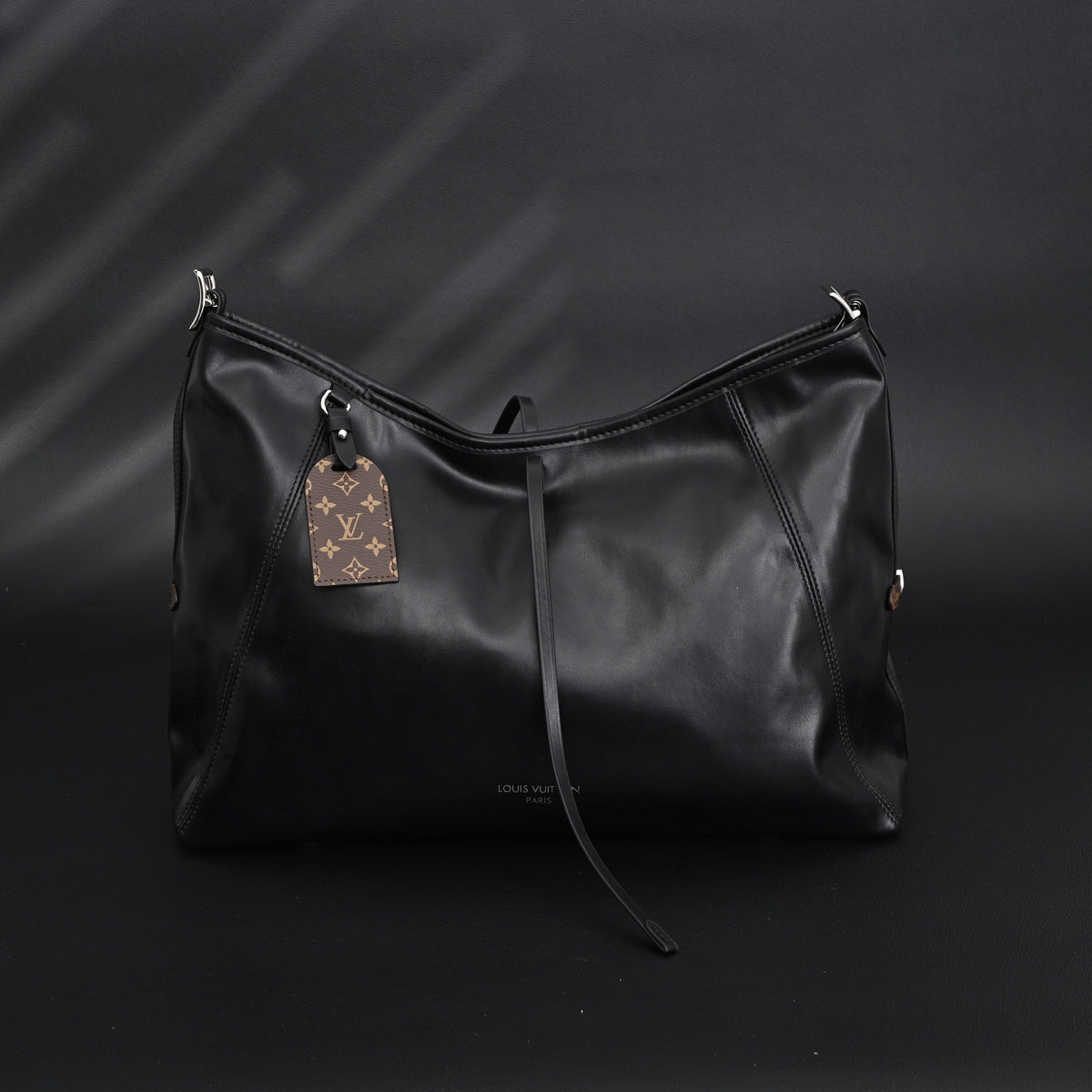 louis-vuitton-black-mahina-leather-hobo-shoulder-bag Tote