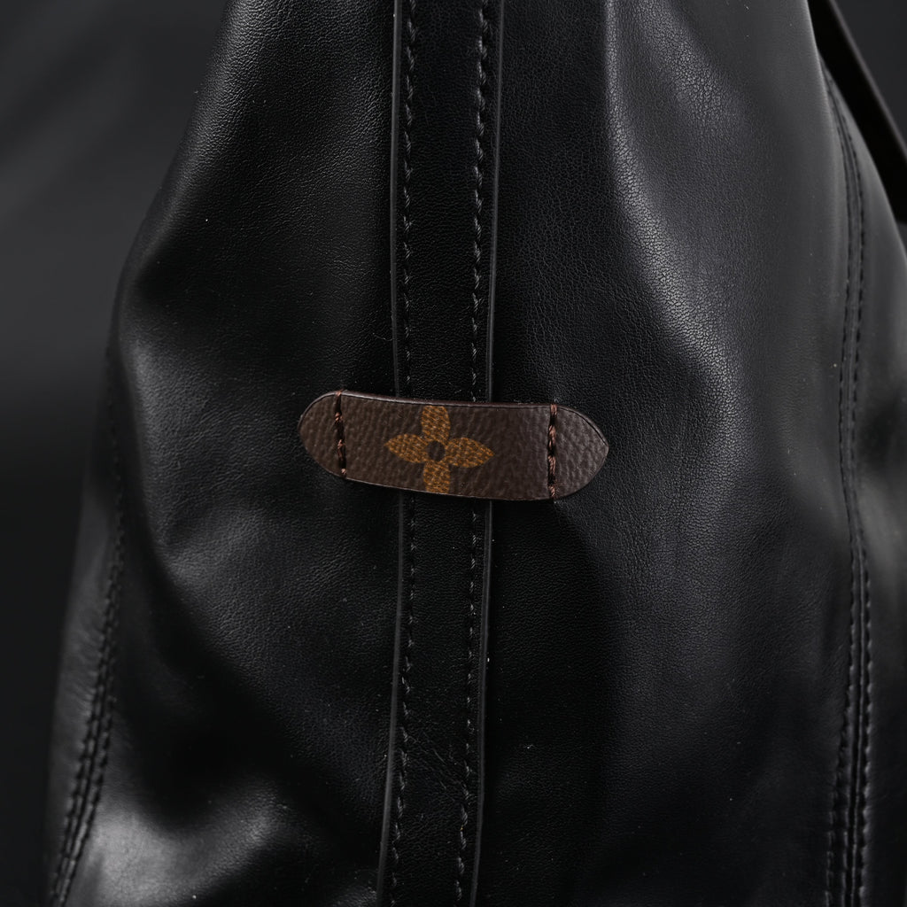 louis-vuitton-black-mahina-leather-hobo-shoulder-bag Tote