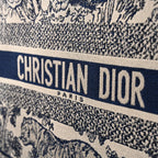 dior-book-tote-bag-blue-toile-de-jouy-embroidery Tote
