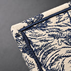 dior-book-tote-bag-blue-toile-de-jouy-embroidery Tote