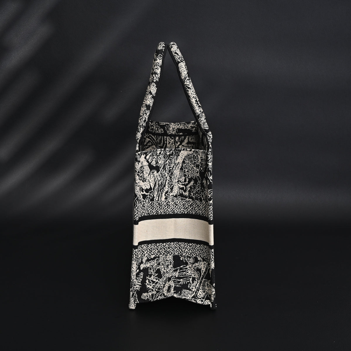 dior-book-tote-bag-black-toile-de-jouy-embroidery Tote