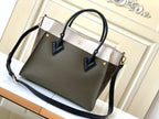 on-my-side-mm-9 Tote