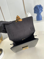 louis-vuitton-noir-monogram-vernis-leather-spring-street-nm-bag Handle